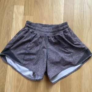 Lululemon hotty hot shorts 2.5”